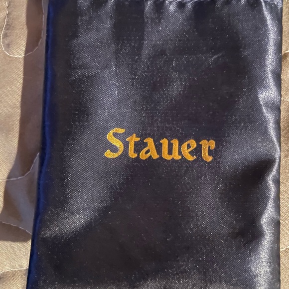 BRAND NEW SEALED  2 pouches 1 necklace 1 bracelet! - Picture 2 of 6